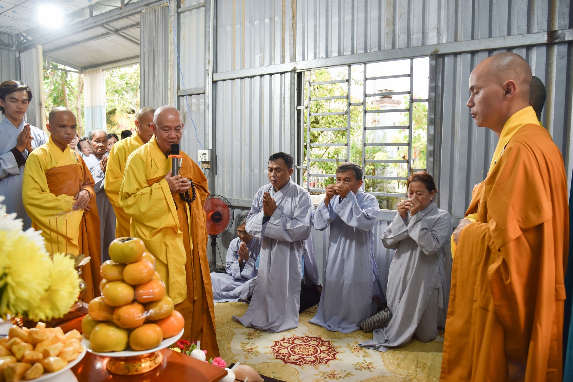Chanting sutra, releasing creatures to pray for peace in Tan Thanh, Long An by the Charity Board